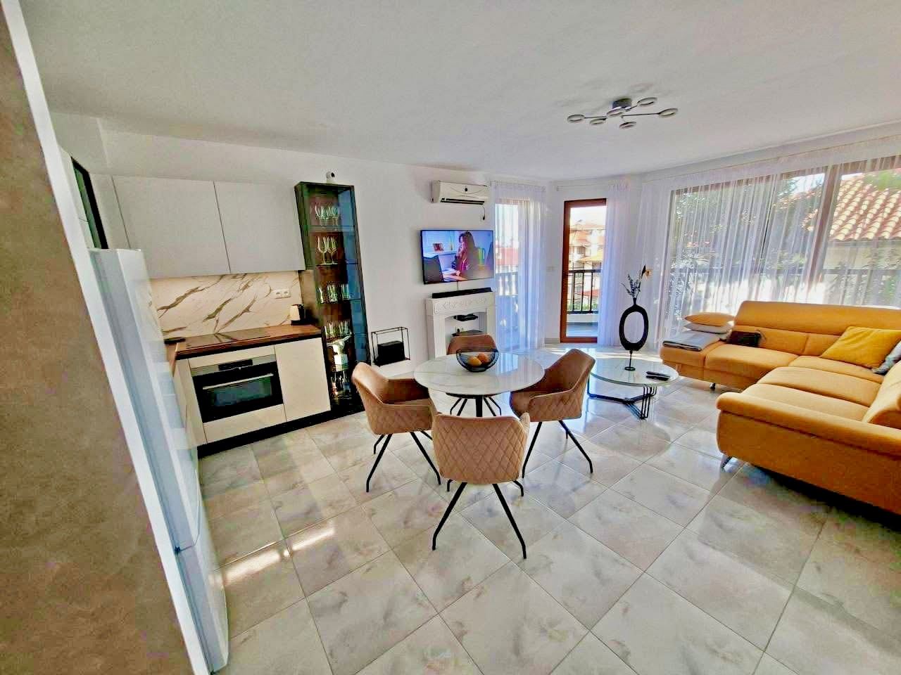 Luxuriöse 3-Zimmer-Wohnung in erster Meereslinie in der VIP-Zone von Sveti Vlas