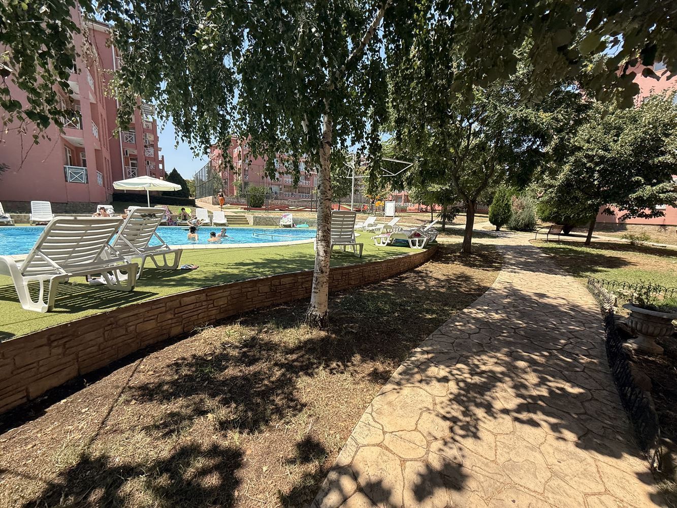 Möblierte Ein-Zimmer-Wohnung mit Poolblick in Sonnenstrand