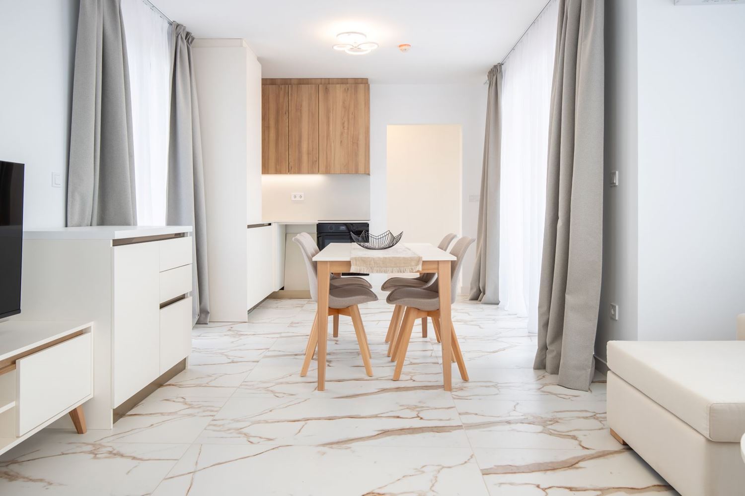 Luxuriöse 2-Zimmer-Wohnung mit einem Schlafzimmer nur 50 m vom Meer entfernt in einem modernen Komplex in Aheloy