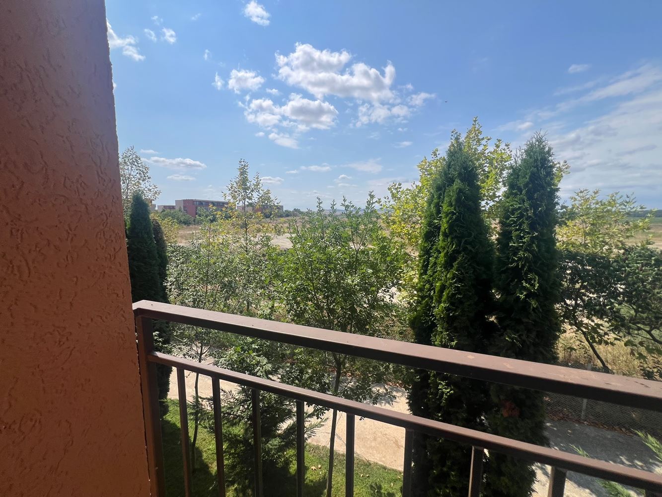 Kompakte Zweizimmerwohnung in einer grünen und ruhigen Anlage in Sonnenstrand