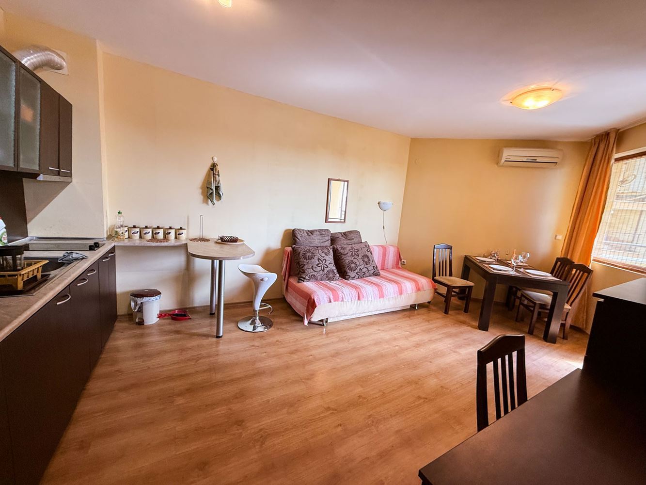 Sonnenstrand: Gemütliche 2-Zimmer-Wohnung mit niedriger Wartungsgebühr