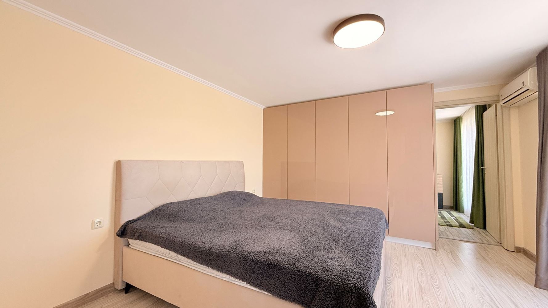 Luxuriöse Maisonette-Wohnung mit drei Schlafzimmern im Herzen von Sonnenstrand – Raum, Stil und Komfort auf zwei Ebenen