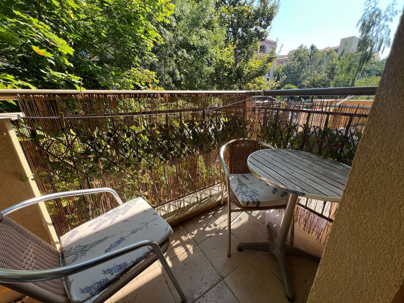 Attraktive Zweizimmerwohnung im Grünen in einer Clubanlage in Sunny Beach