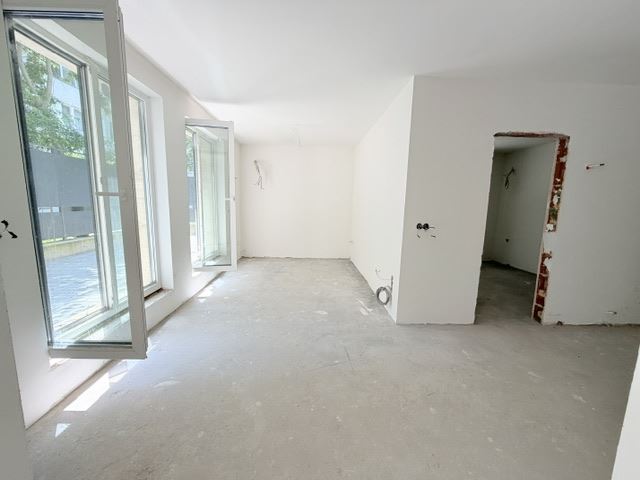Drei-Zimmer-Wohnung mit zwei Schlafzimmern, eigenem Garten und zwei Stellplätzen in einem neuen Luxusgebäude im Herzen von Burgas