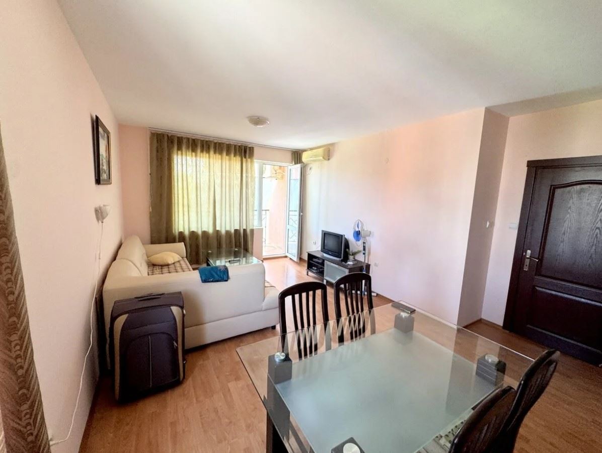 Geräumige Wohnung mit einem Schlafzimmer 200 Meter vom Meer entfernt in Ravda – komfortables Zuhause an der Küste