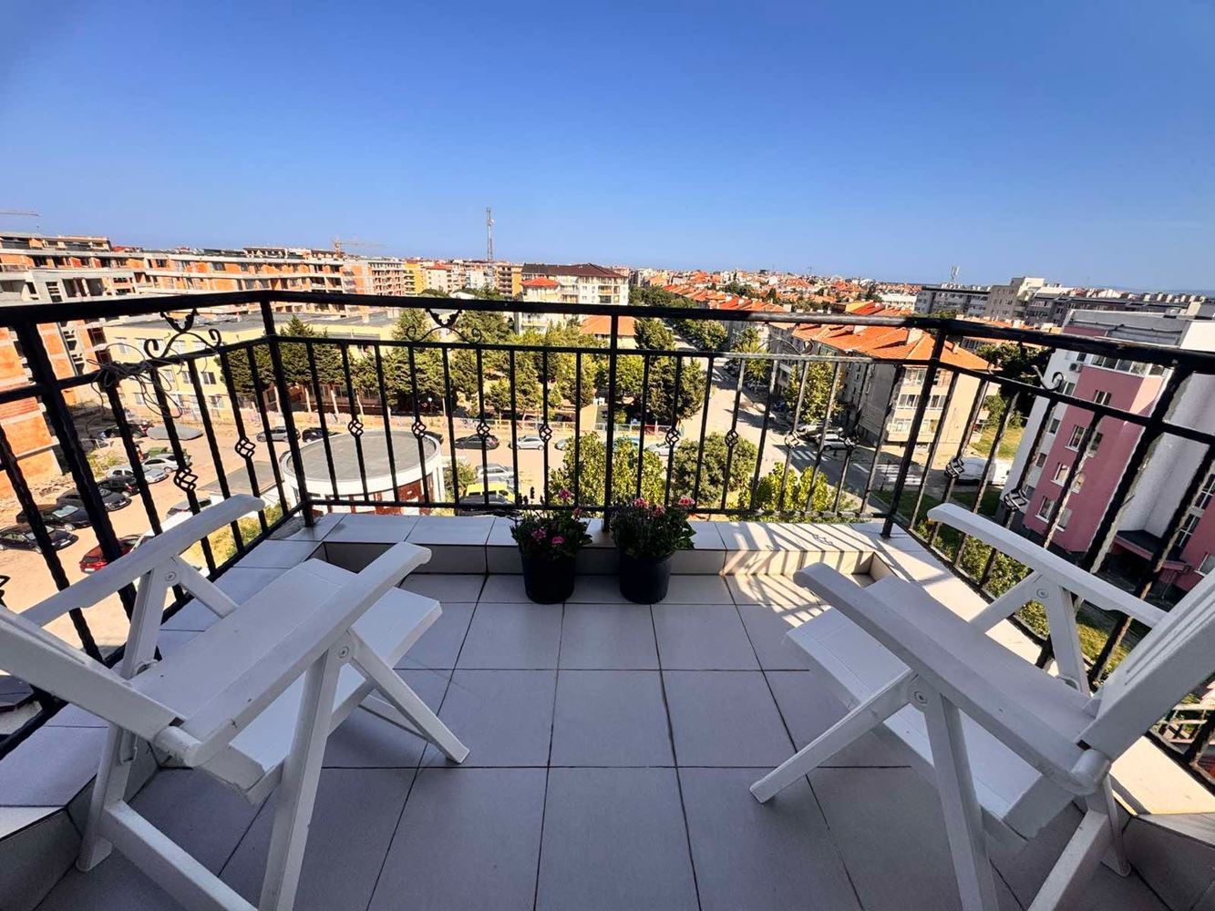 Stilvolles Studio mit Panoramaterrasse in Pomorie – niedrige Instandhaltungsgebühr, Südausrichtung und ausgezeichnete Lage nahe dem Meer