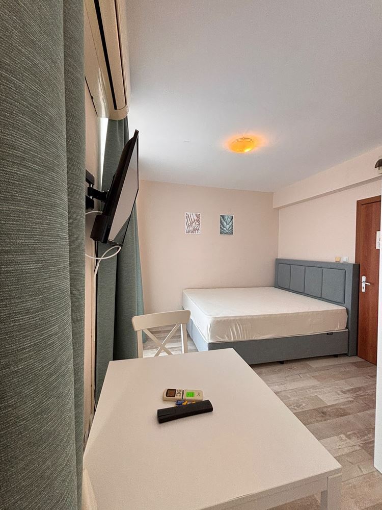 Möbliertes Studio mit Panoramaterrasse und Poolblick in Sonnenstrand – Komfort und SPA-Annehmlichkeiten das ganze Jahr über