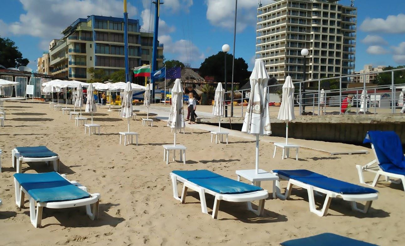 Exklusives Angebot in erster Linie in Sunny Beach – Raum, Luxus und hervorragende Investition mit Meerblick