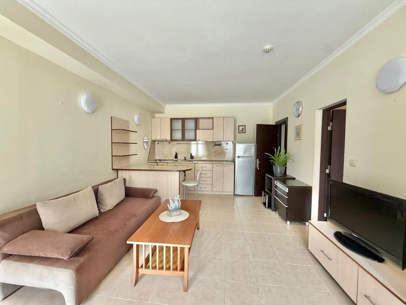 Geräumiges Apartment 300 Meter vom Strand entfernt in Sveti Vlas – ausgezeichnete Investition mit Möglichkeit zur Aufteilung in zwei Wohnungen