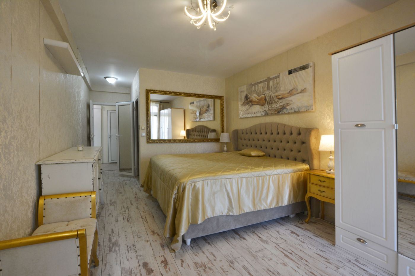 Luxuriöse Drei-Zimmer-Wohnung mit Meerblick in erster Reihe in Ravda – 114 m², zwei Terrassen und maximaler Komfort