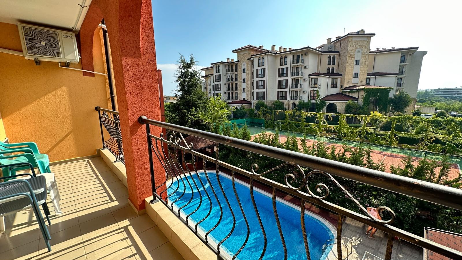 Helle Drei-Zimmer-Wohnung in ruhiger Lage in Nessebar mit niedriger Instandhaltungsgebühr