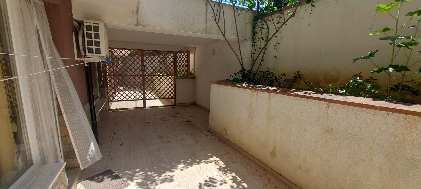 Gemütliches Apartment am Meer mit großzügiger Terrasse und niedriger Servicegebühr zwischen Sonnenstrand und Sveti Vlas