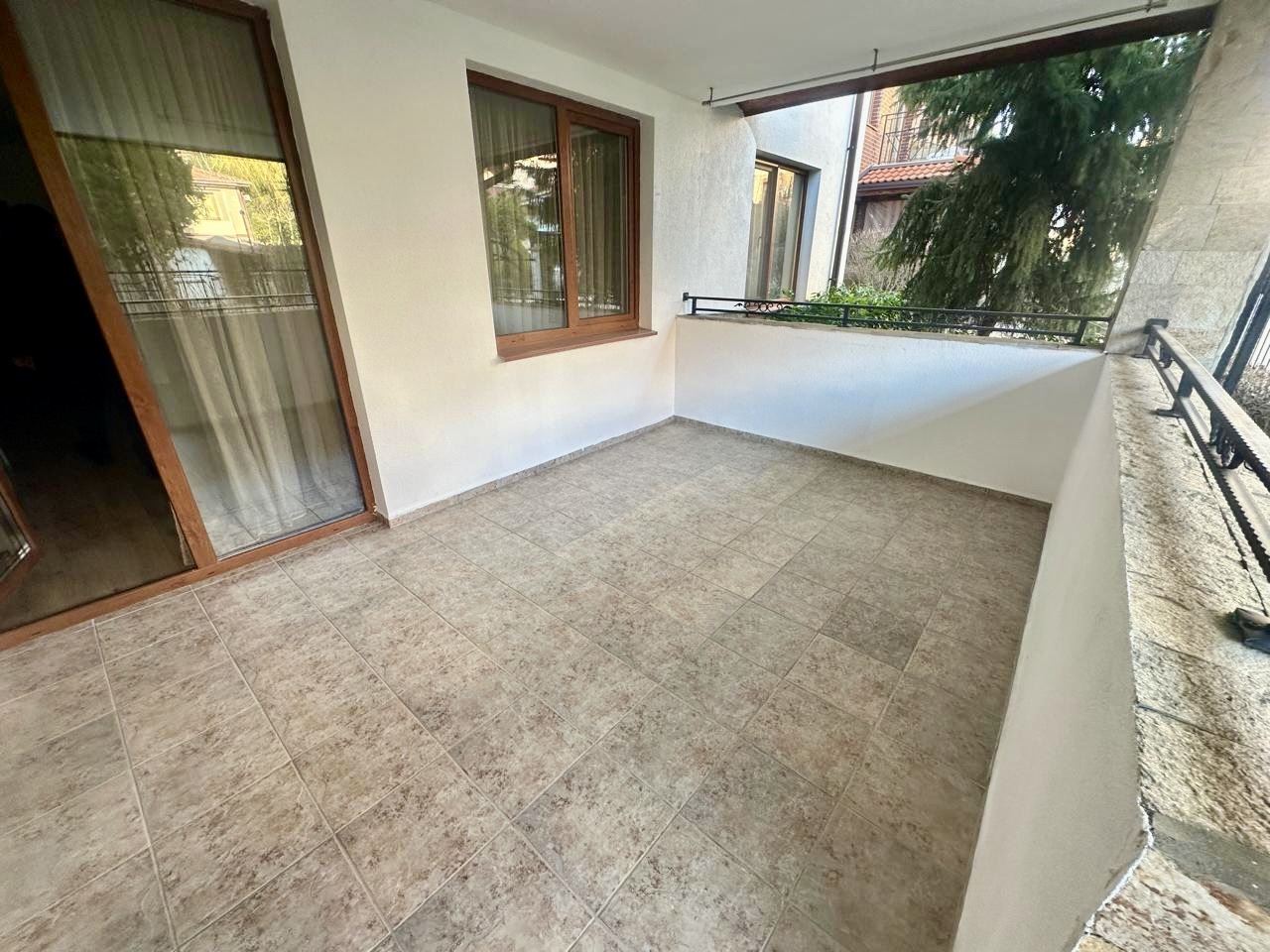 Geräumiges Erdgeschoss-Studio mit großer Terrasse und Möglichkeit zur Ein-Zimmer-Wohnung – Sicherheit und Komfort in Nessebar