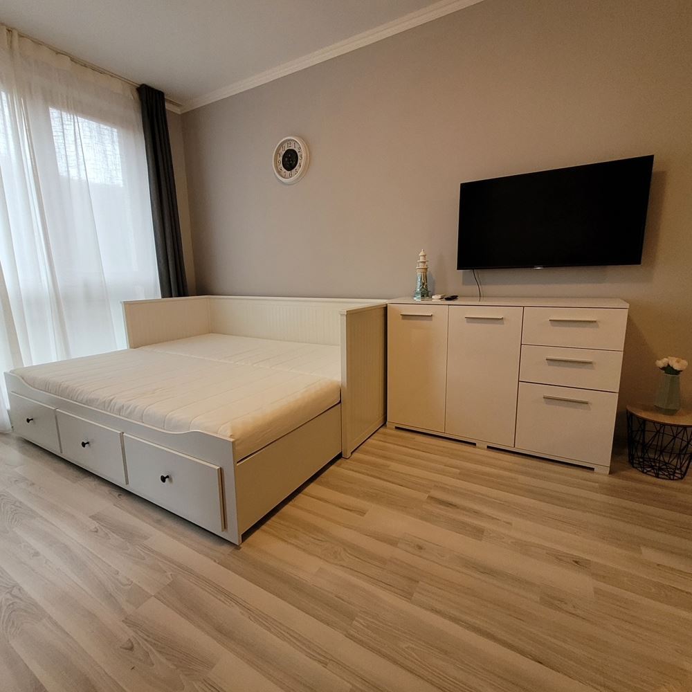 Gemütliche Zweizimmerwohnung mit neuer Einrichtung in einer geschlossenen Wohnanlage nahe dem Meer im Ferienort Elenite