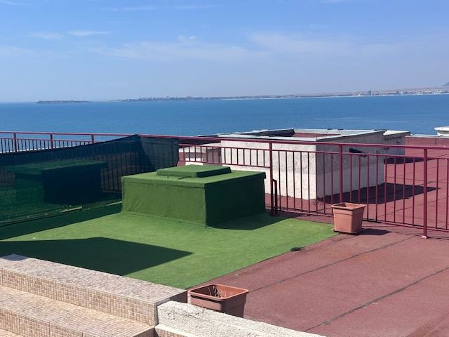 Penthouse mit Panoramameerblick und privatem Strandzugang in Sveti Vlas