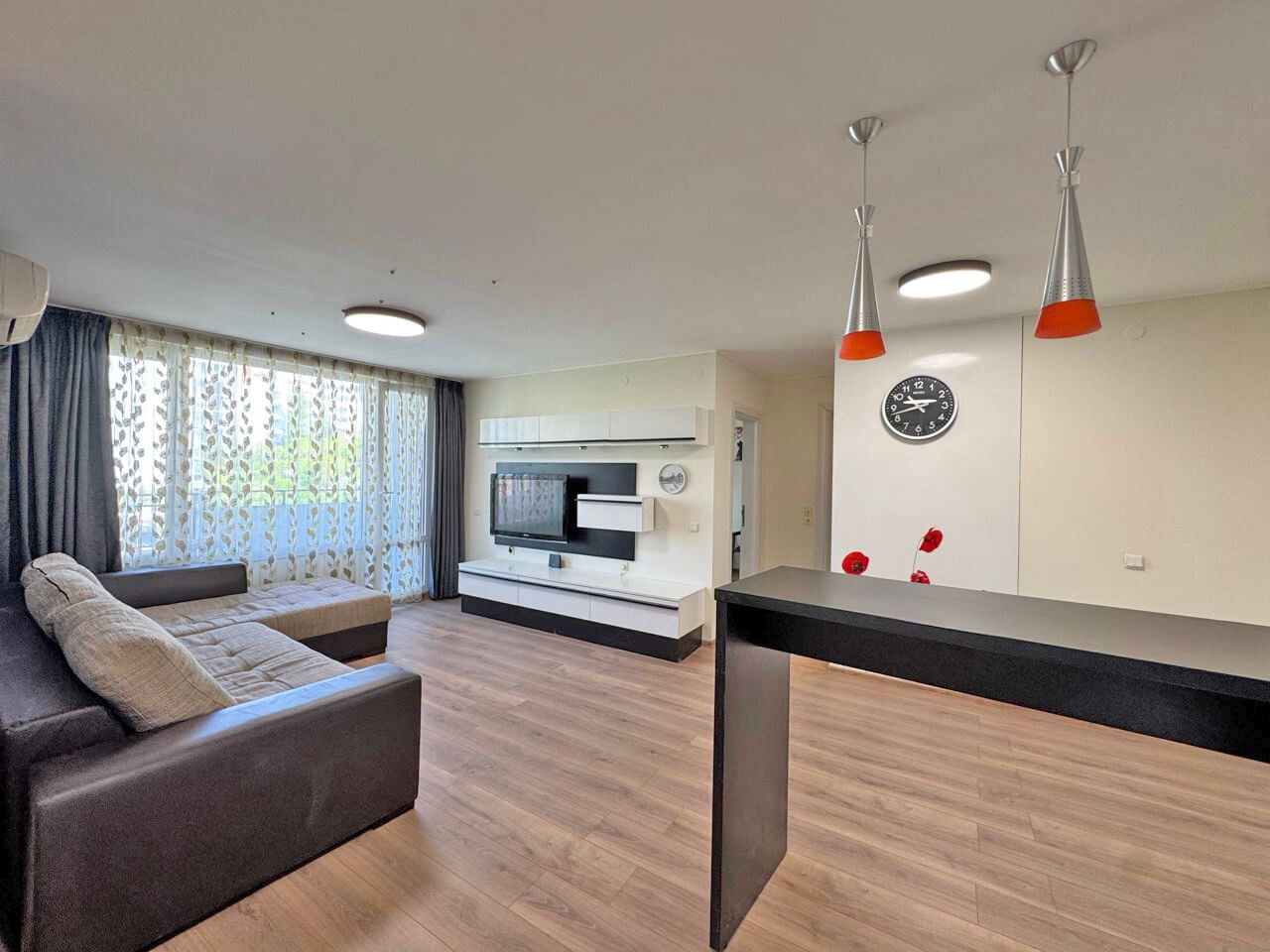 Zwei-Zimmer-Wohnung in einem Luxuskomplex in erster Meereslinie in Sveti Vlas