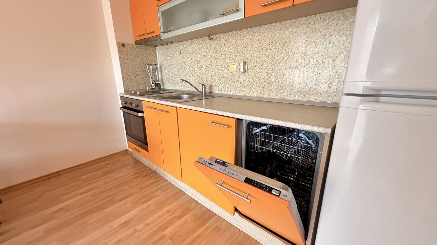 Sunny Beach: Wohnung mit einem Schlafzimmer 300 Meter vom Strand entfernt – Komfort, Qualität und hervorragende Investition