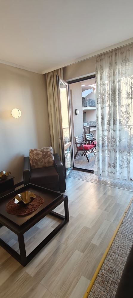 2-Zimmer-Wohnung mit Blick auf die Pools und teilweise Meerblick in Sonnenstrand – ausgezeichnete Wahl für Urlaub und Investition