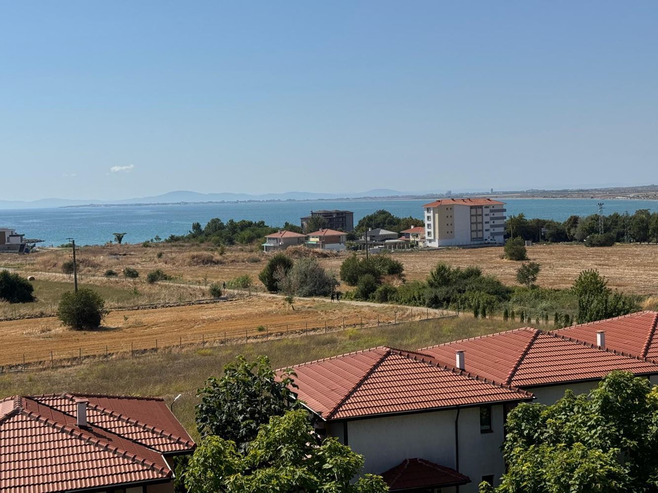 Geräumiges Studio mit Meerblick und separatem Schlafbereich in Aheloy