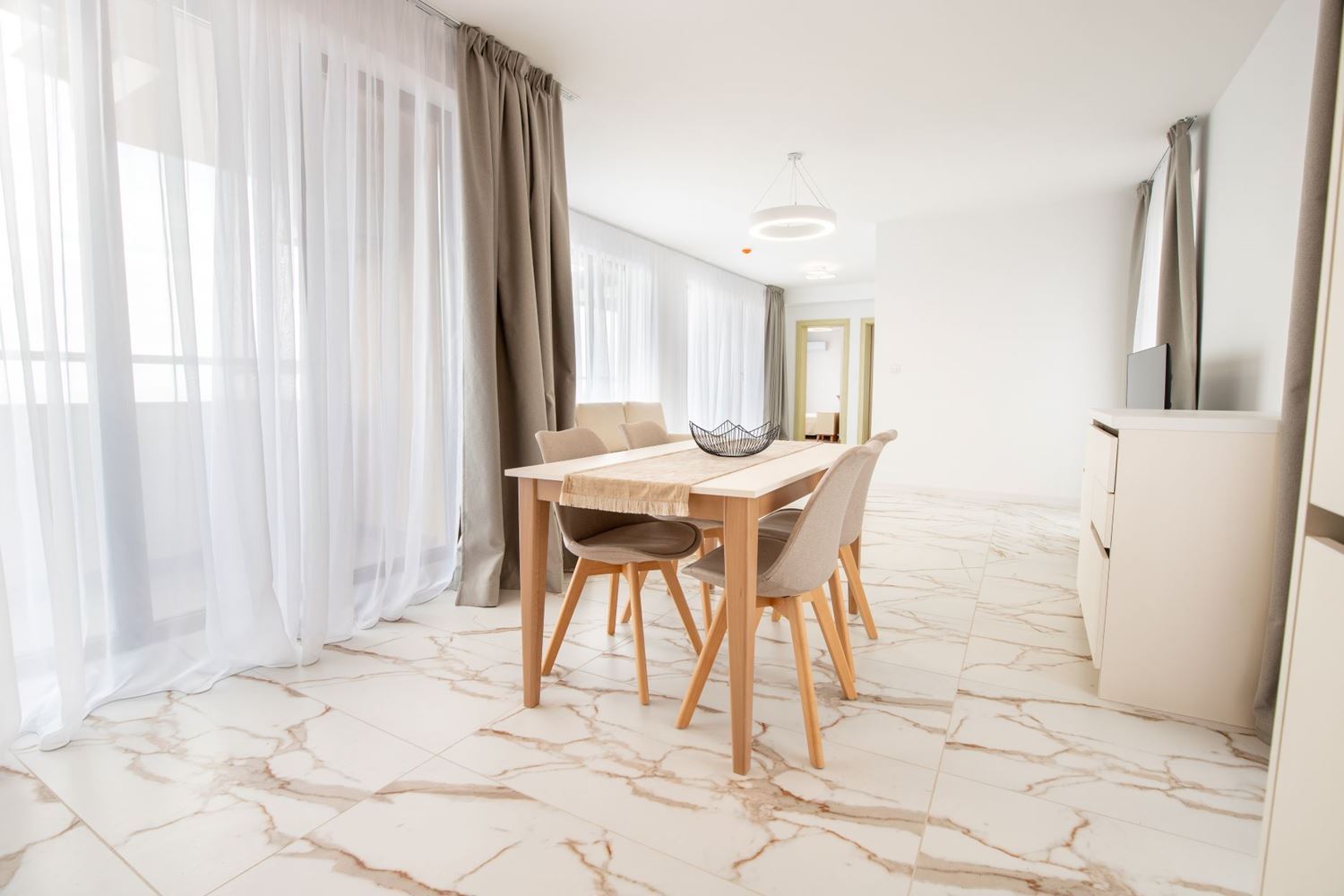 Luxuriöse 2-Zimmer-Wohnung mit einem Schlafzimmer nur 50 m vom Meer entfernt in einem modernen Komplex in Aheloy
