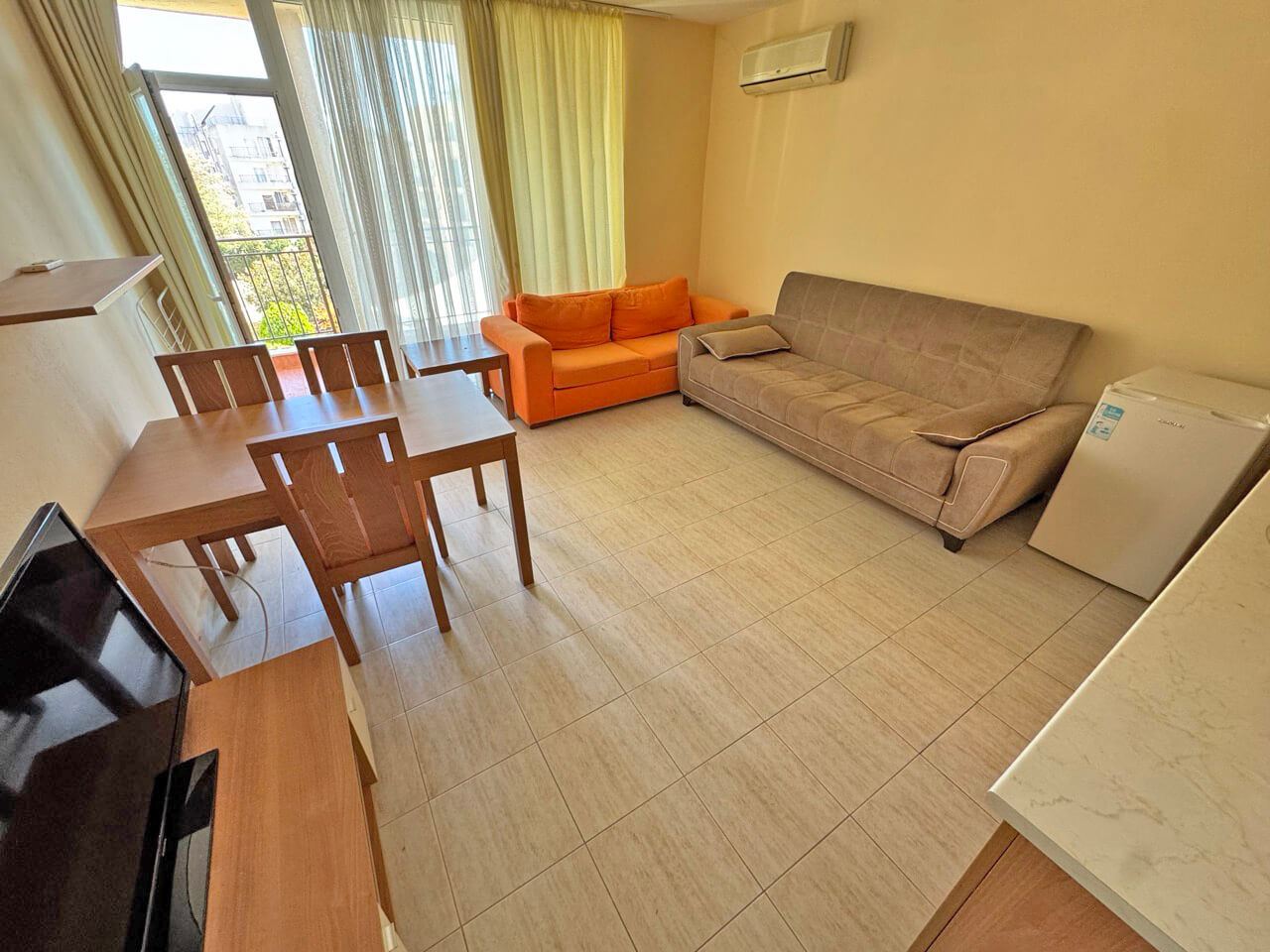 Möblierte 2-Zimmer-Wohnung mit schönem Blick auf den Pool in Sonnenstrand