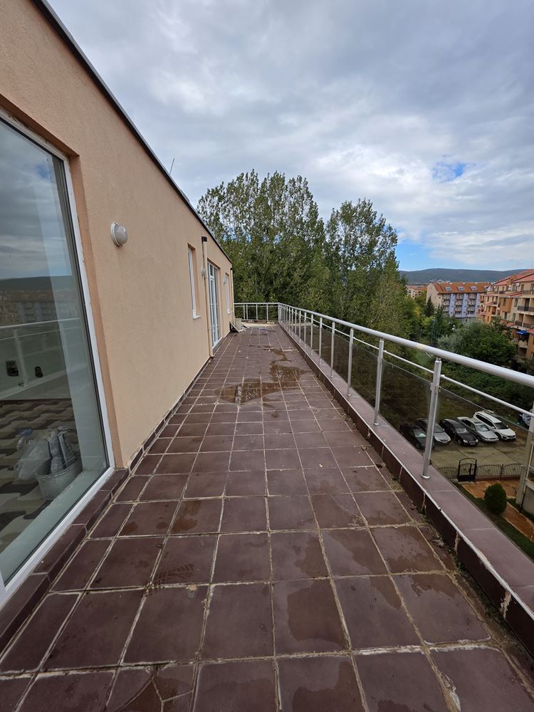 3-Zimmer-Wohnung mit riesiger Terrasse 500 m vom Strand in Sonnenstrand entfernt – 148 m² und hervorragendes Potenzial