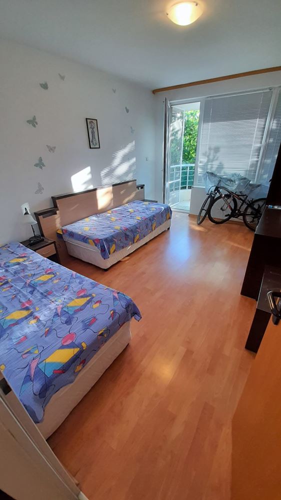 Komfortable Wohnung mit einem Schlafzimmer in einer ganzjährig geöffneten Wohnanlage mit Parkplatz im Stadtteil Sarafovo