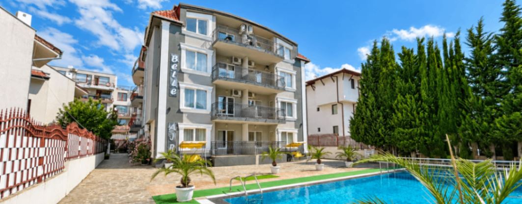 Geräumige 3-Zimmer-Wohnung in Sveti Vlas inmitten von viel Grün