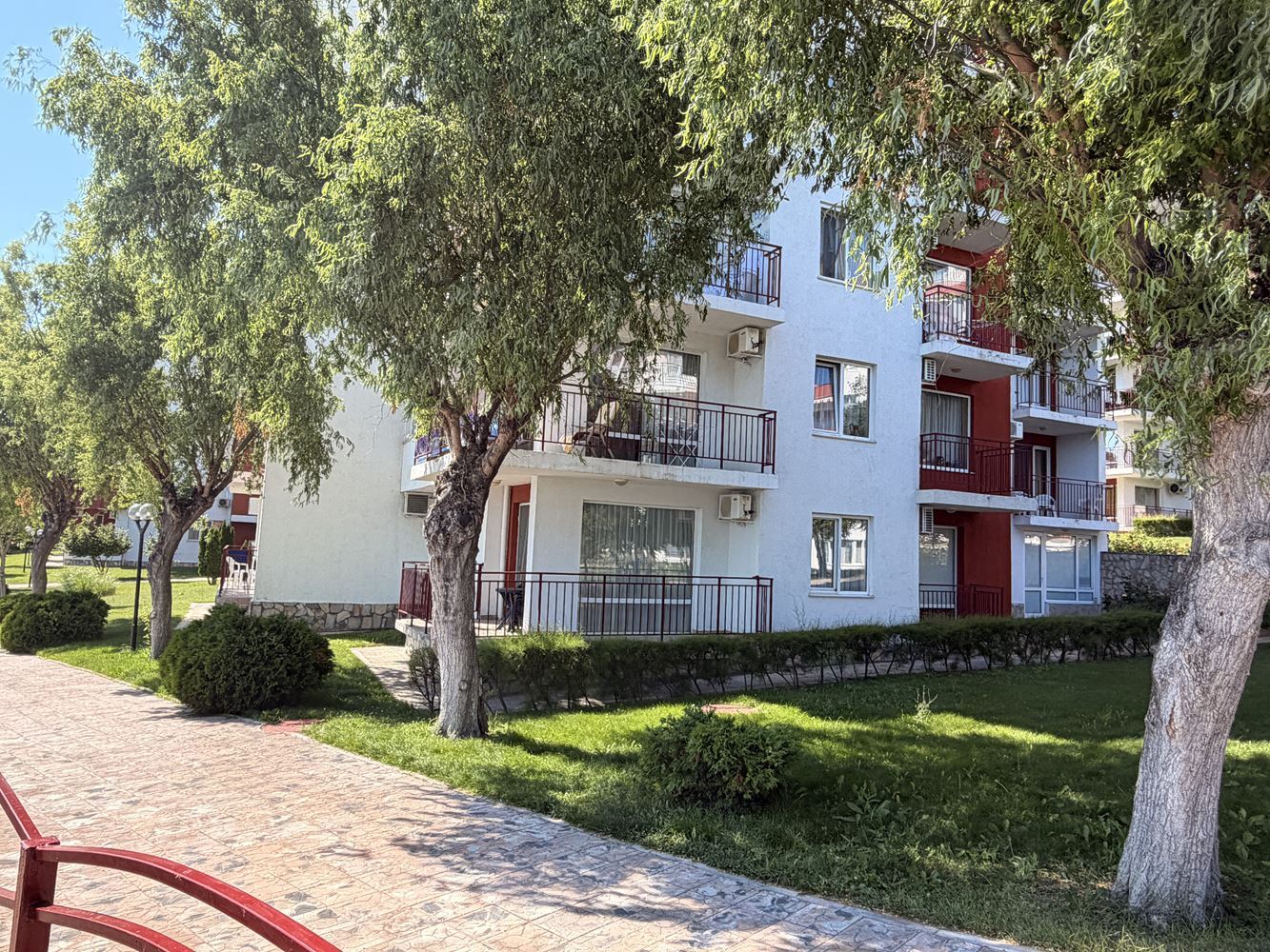 Absolute erste Meereslinie in Sveti Vlas! Geräumige Zweizimmerwohnung mit wunderschönem Meerblick