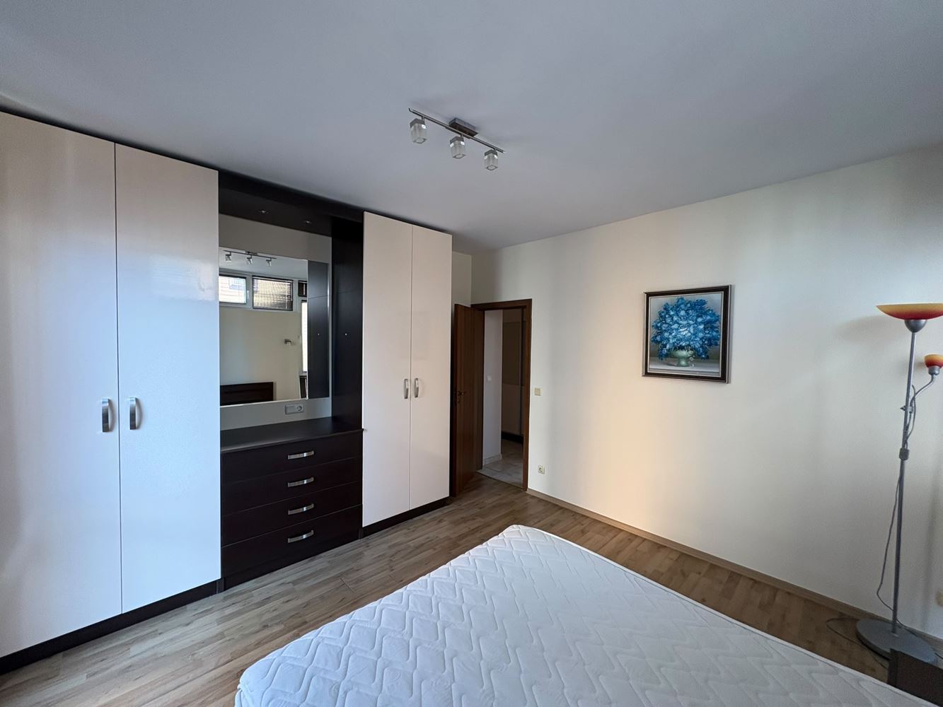 Geräumige Wohnung mit zwei Schlafzimmern in Pomorie – nur 400 Meter vom Meer entfernt