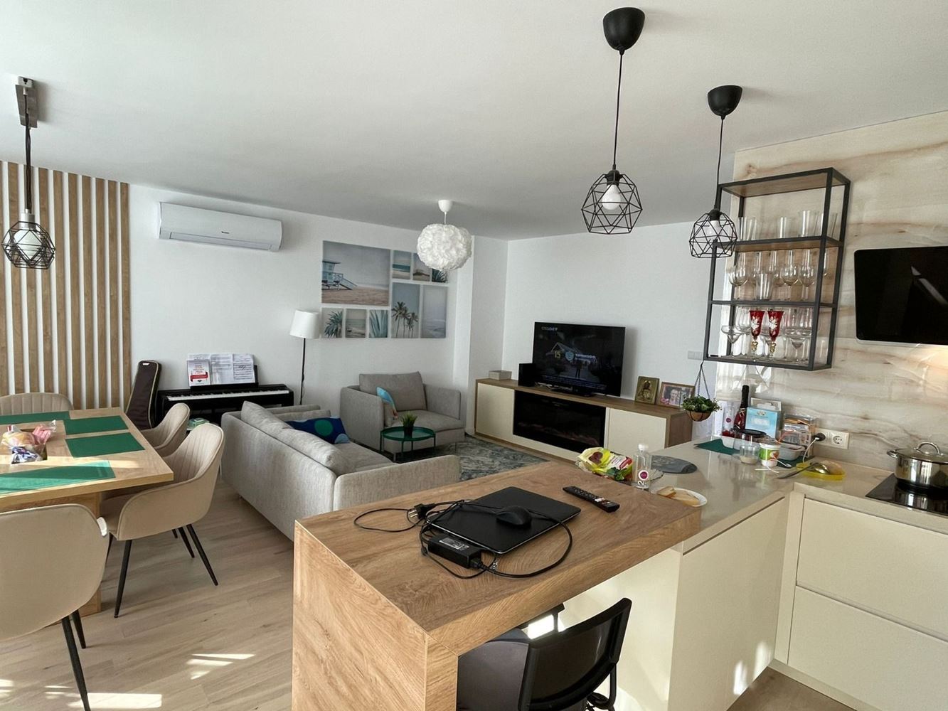 Geräumige Fünfzimmerwohnung mit Meerpanorama in Pomorie – Komfort, Stil und Funktionalität für eine große Familie