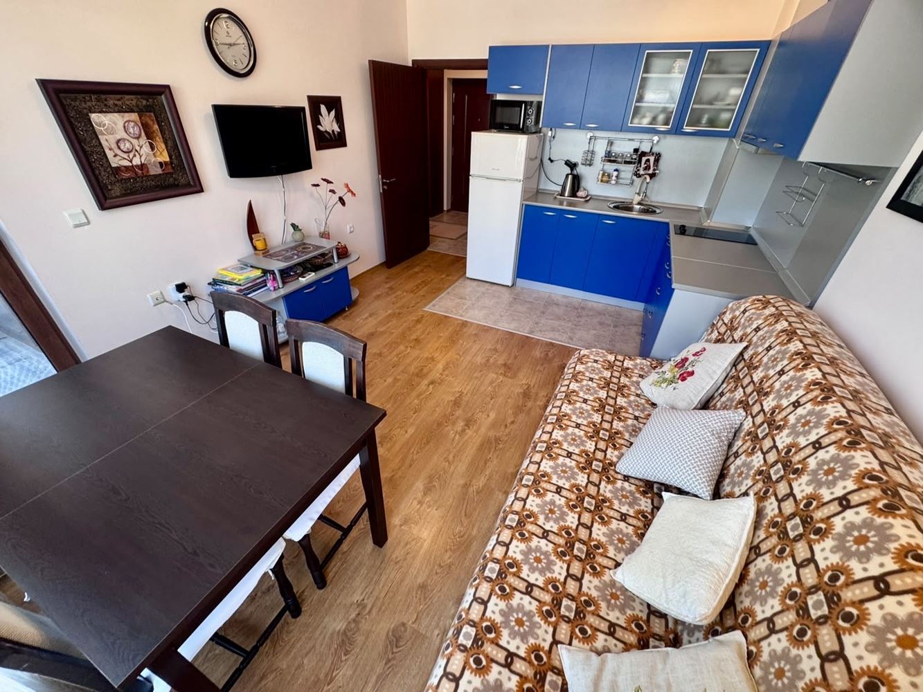 Komfortable 2-Zimmer-Wohnung mit großzügiger Terrasse und Poolblick in einer luxuriösen Anlage in Nessebar