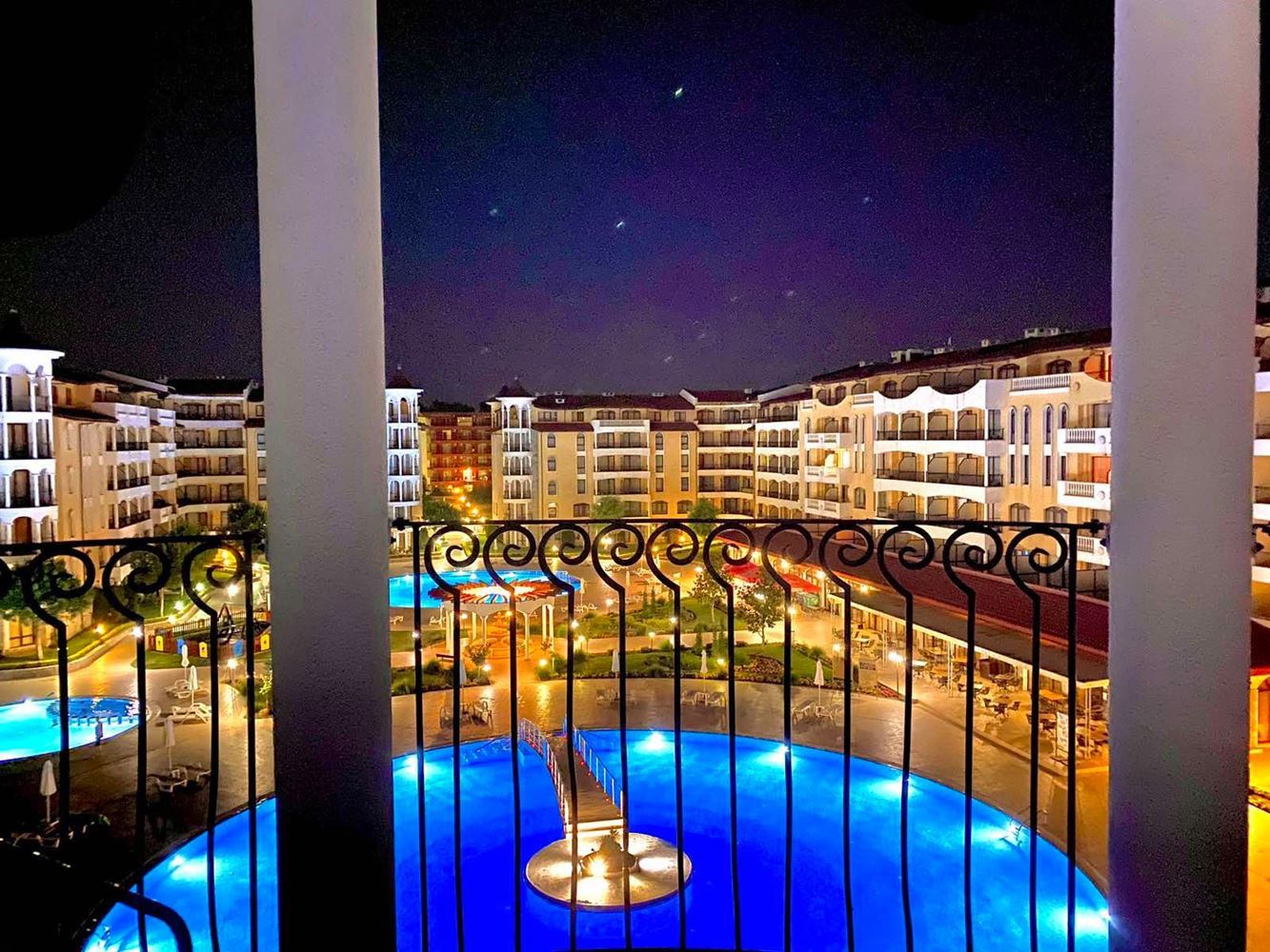 Einzigartige 2-Zimmer-Wohnung mit Balkon und Poolblick in einer prestigeträchtigen Anlage in Sonnenstrand