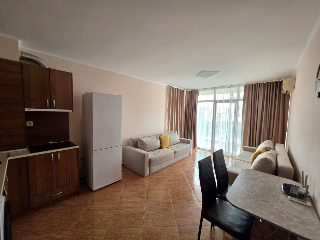 Studio mit Poolblick in Sveti Vlas – eine ausgezeichnete Option für Investition, Wohnen oder Sommerurlaub