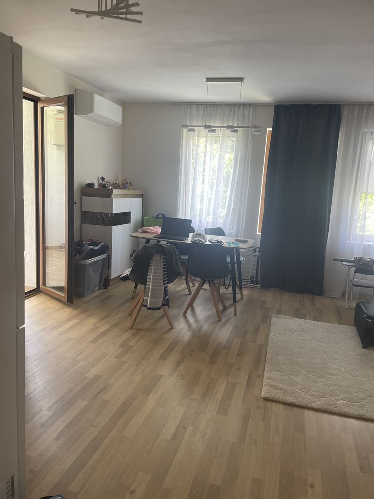 Geräumige Zweizimmerwohnung mit Meerblick nur eine Minute vom Strand entfernt in Sveti Vlas