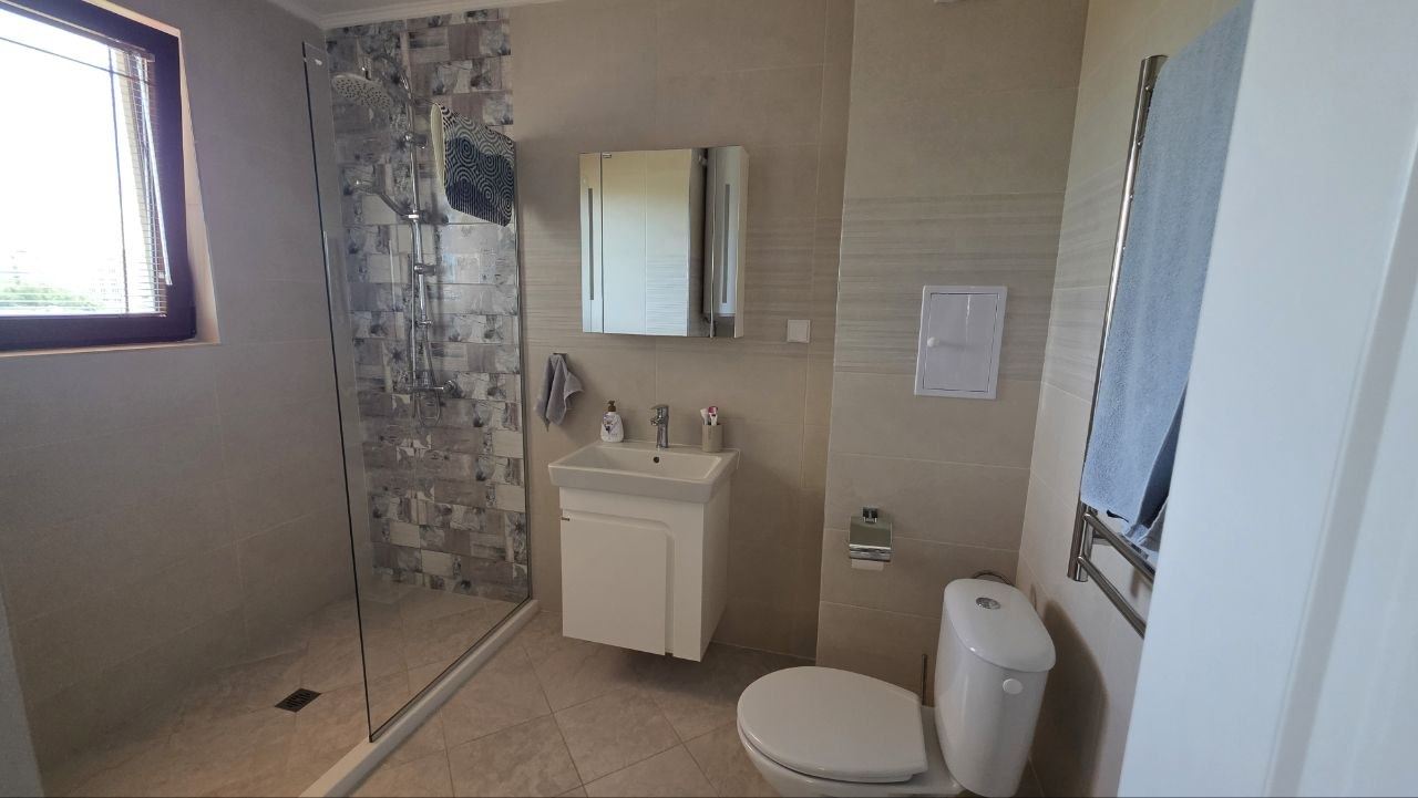 Geräumige 3-Zimmer-Wohnung mit teilweisem Meerblick in einer prestigeträchtigen Wohnanlage in Nessebar – bereit für ihre neuen Eigentümer