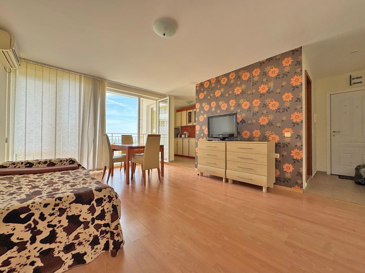 2-Zimmer-Wohnung mit Meerblick und Blick auf den Pool in einer prestigeträchtigen Anlage in Sveti Vlas