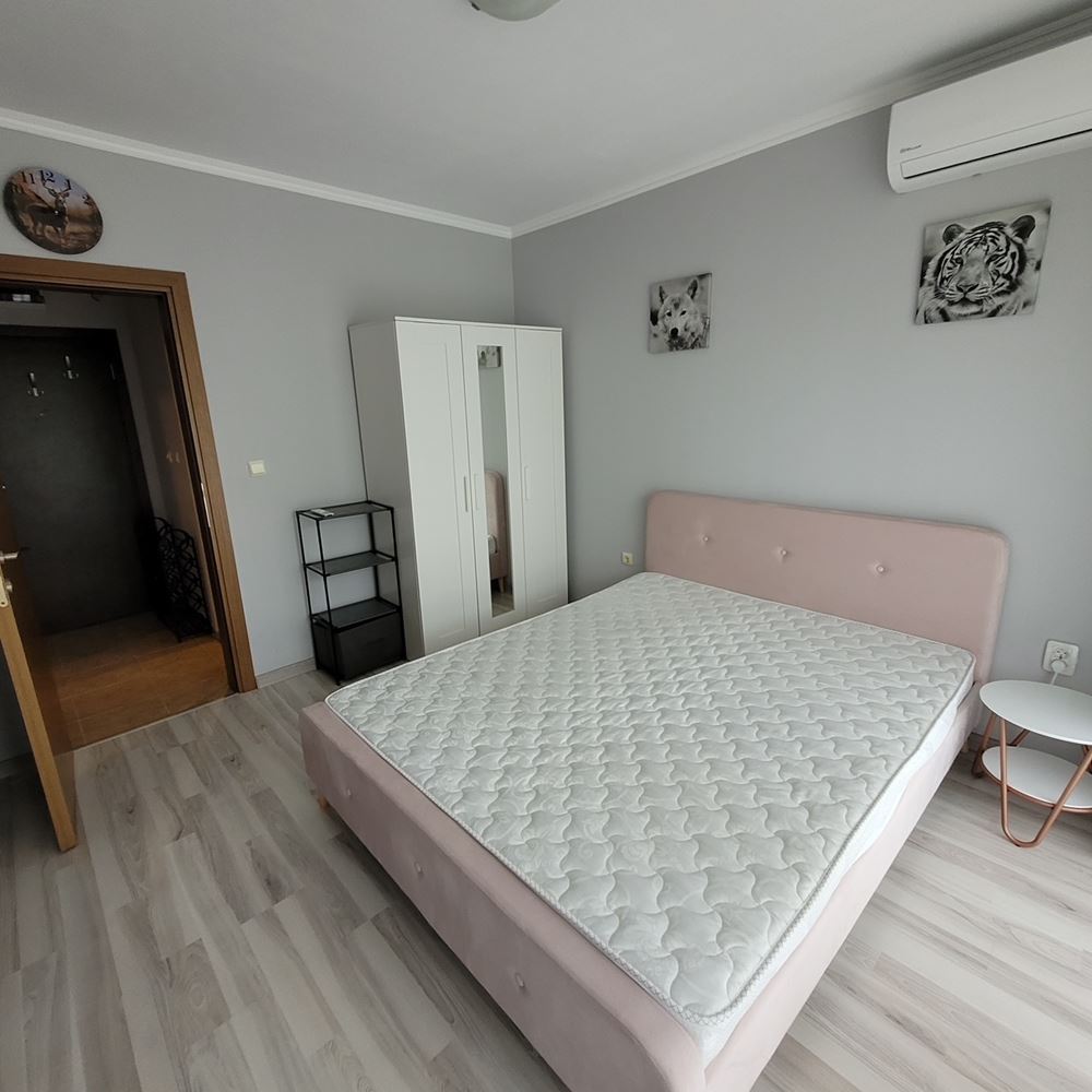Gemütliche Zweizimmerwohnung mit neuer Einrichtung in einer geschlossenen Wohnanlage nahe dem Meer im Ferienort Elenite