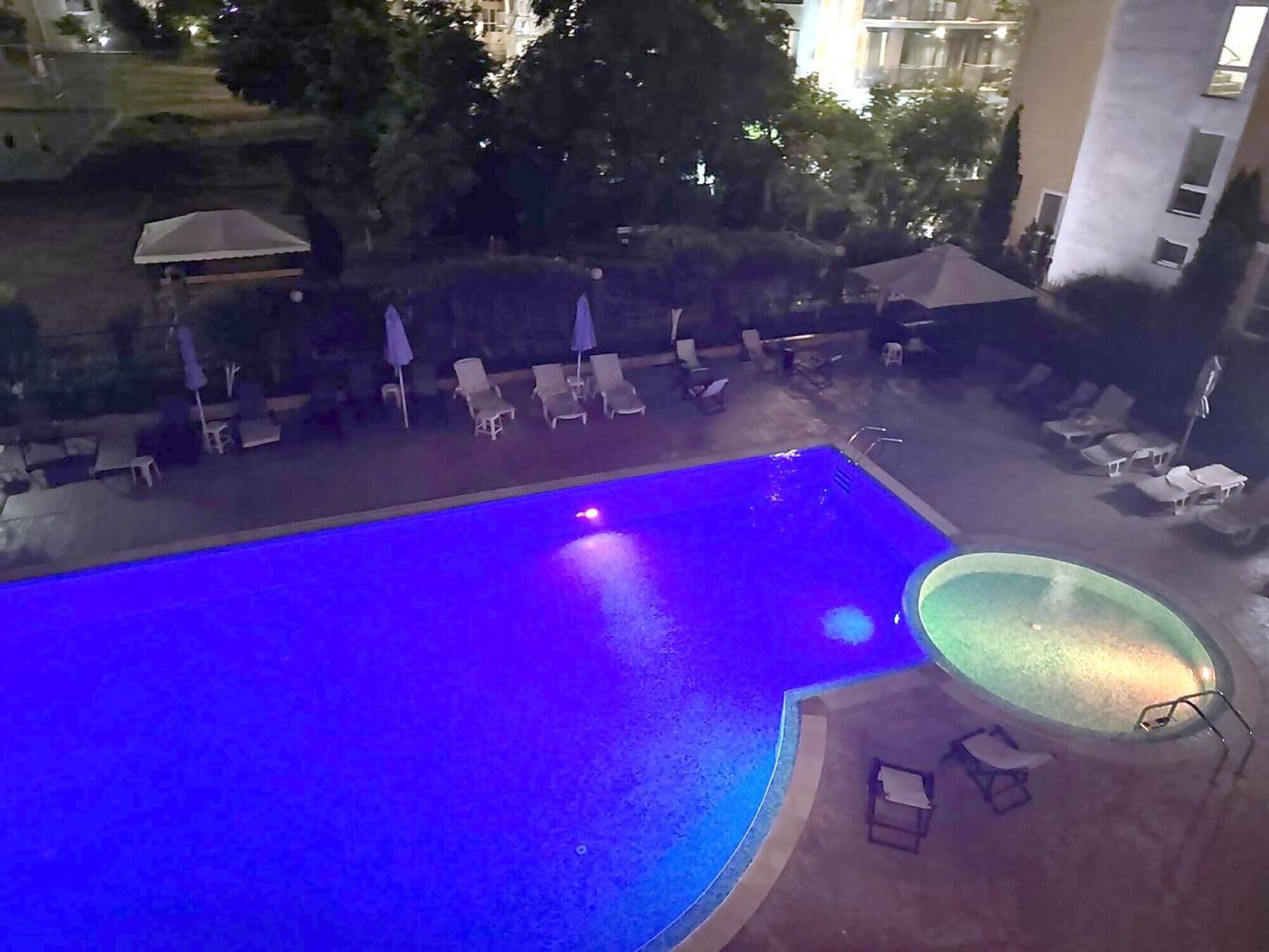 Geräumiges Studio mit Poolblick in Sonnenstrand – vollständig möbliert