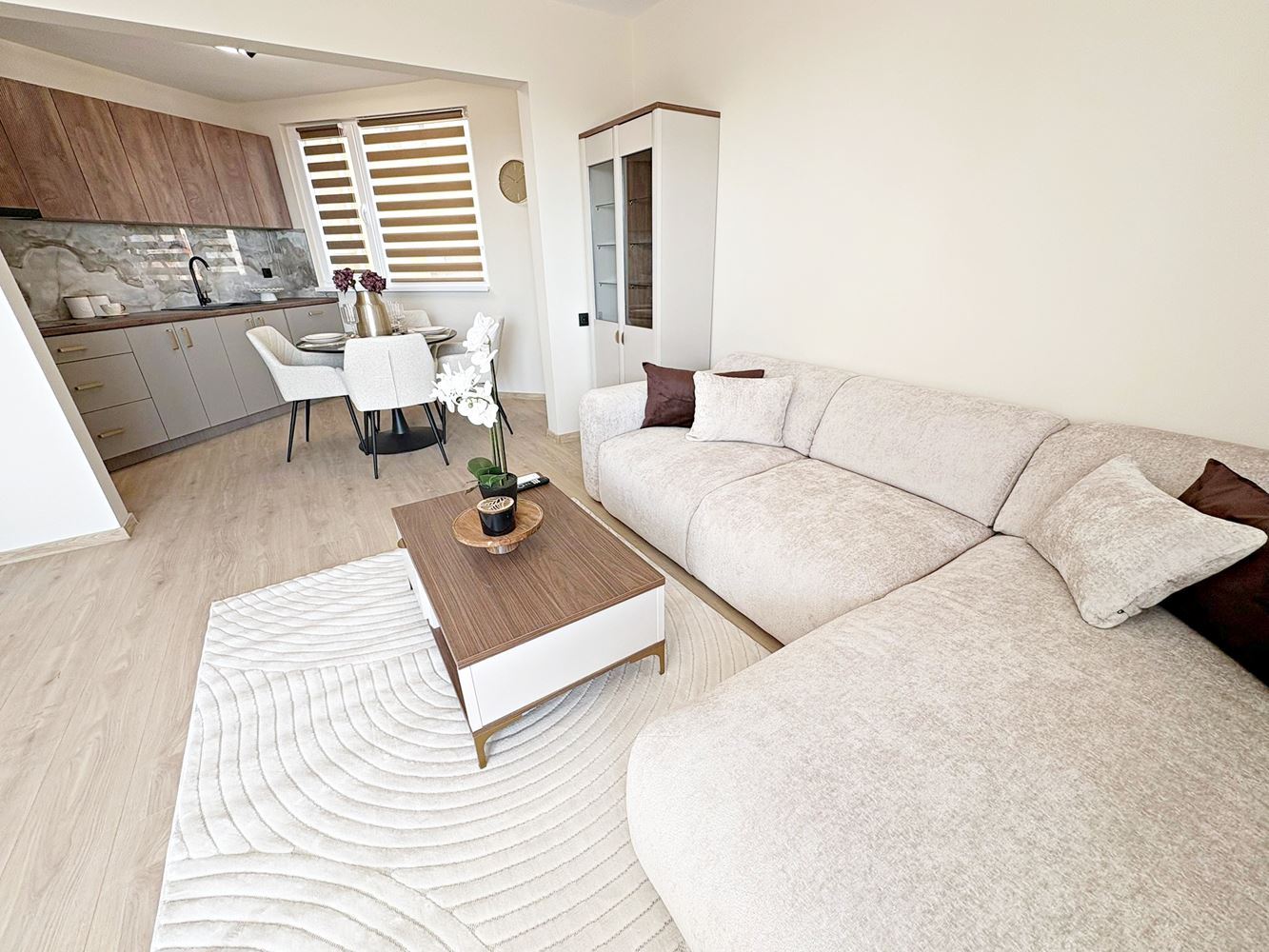 Zwei unabhängige Wohneinheiten mit Meerblick im Zentrum von Sveti Vlas – Designer-Interieur und eigener Parkplatz