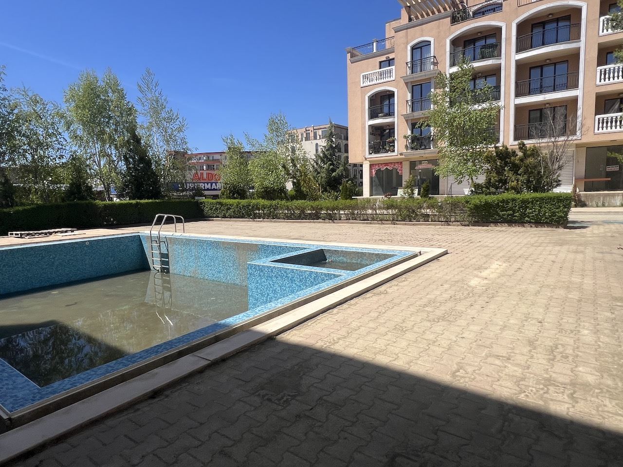 Gemütliches Studio im Herzen von Elenite – nur wenige Minuten vom Strand entfernt, in einer geschlossenen Anlage mit Pool und hervorragenden Annehmlichkeiten