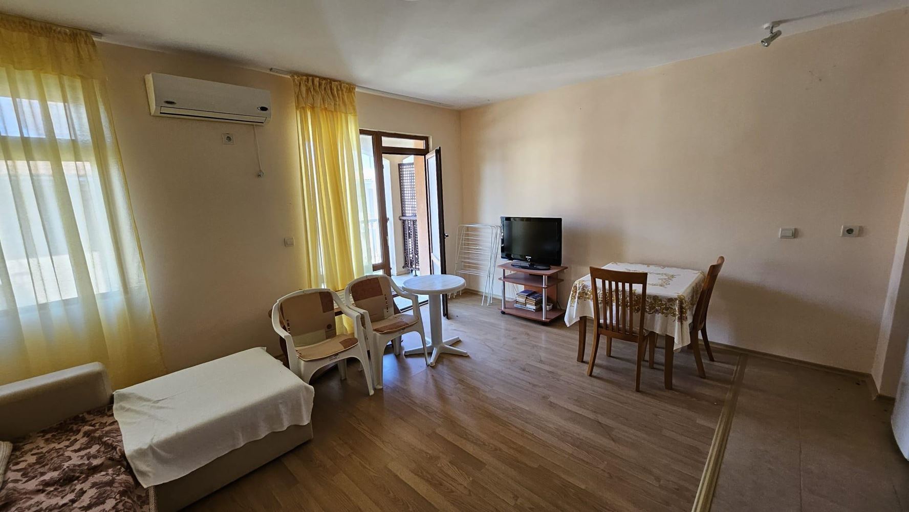 Zweizimmerwohnung mit einem Schlafzimmer in Primorsko mit Akt 16 – Swimmingpool, geschlossene Wohnanlage und Strand in fußläufiger Entfernung