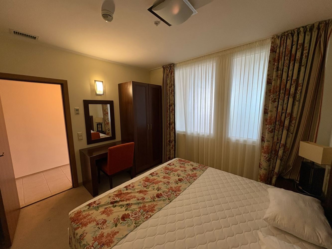 Luxuriöse 2-Zimmer-Wohnung mit Meerblick in erster Linie in Pomorie – eine prestigeträchtige Immobilie mit einzigartigen Annehmlichkeiten