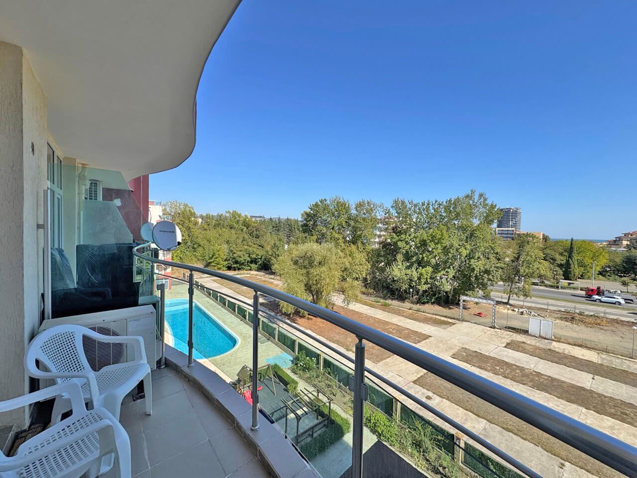 Helle und geräumige 2-Zimmer-Wohnung mit Meerblick in Sonnenstrand