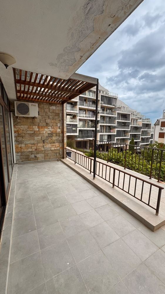 Drei-Zimmer-Wohnung mit Meerblick in einer prestigeträchtigen Anlage in Sveti Vlas