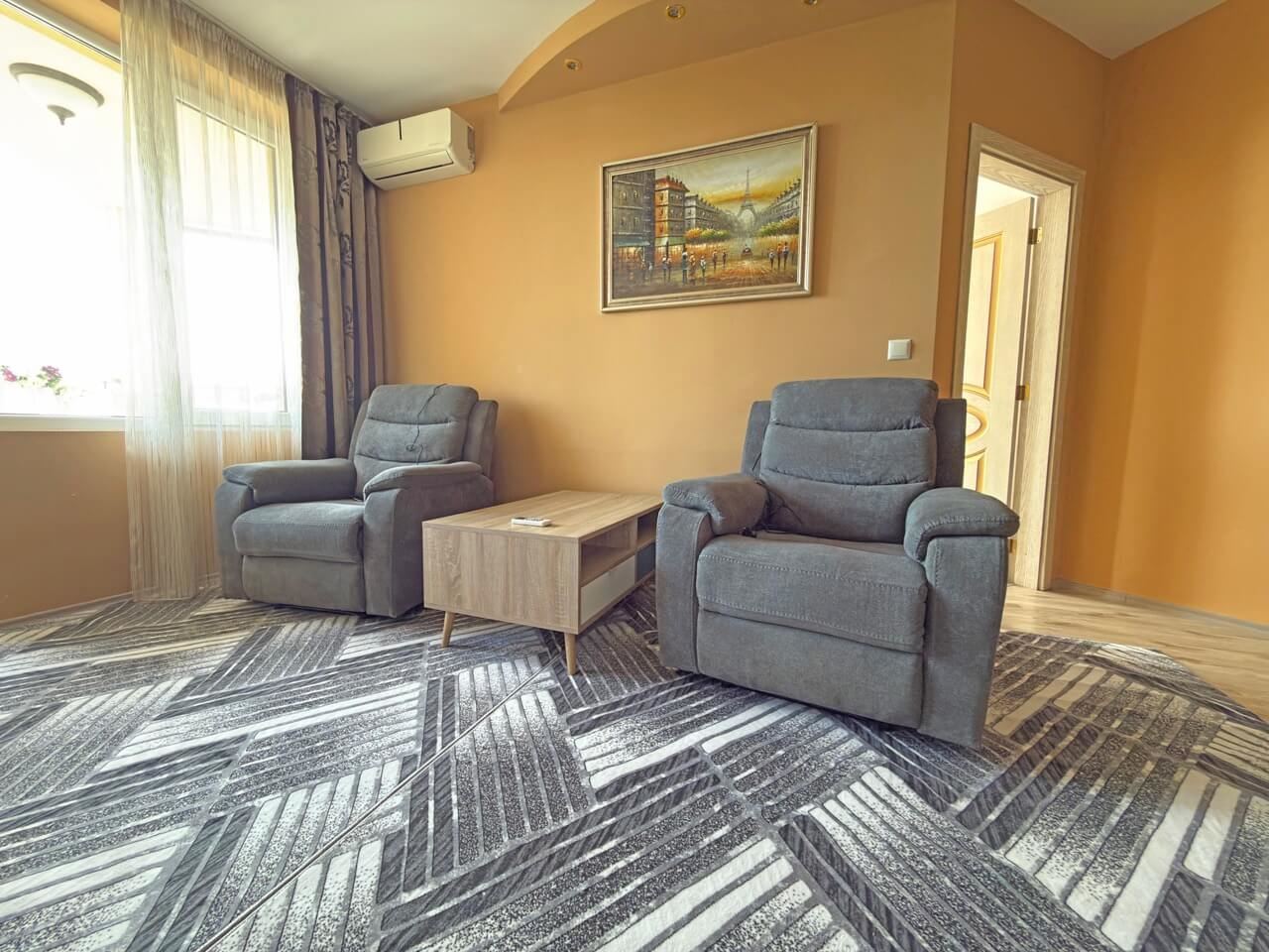 Drei-Zimmer-Wohnung mit Meerblick, 200 Meter vom Strand entfernt in Pomorie