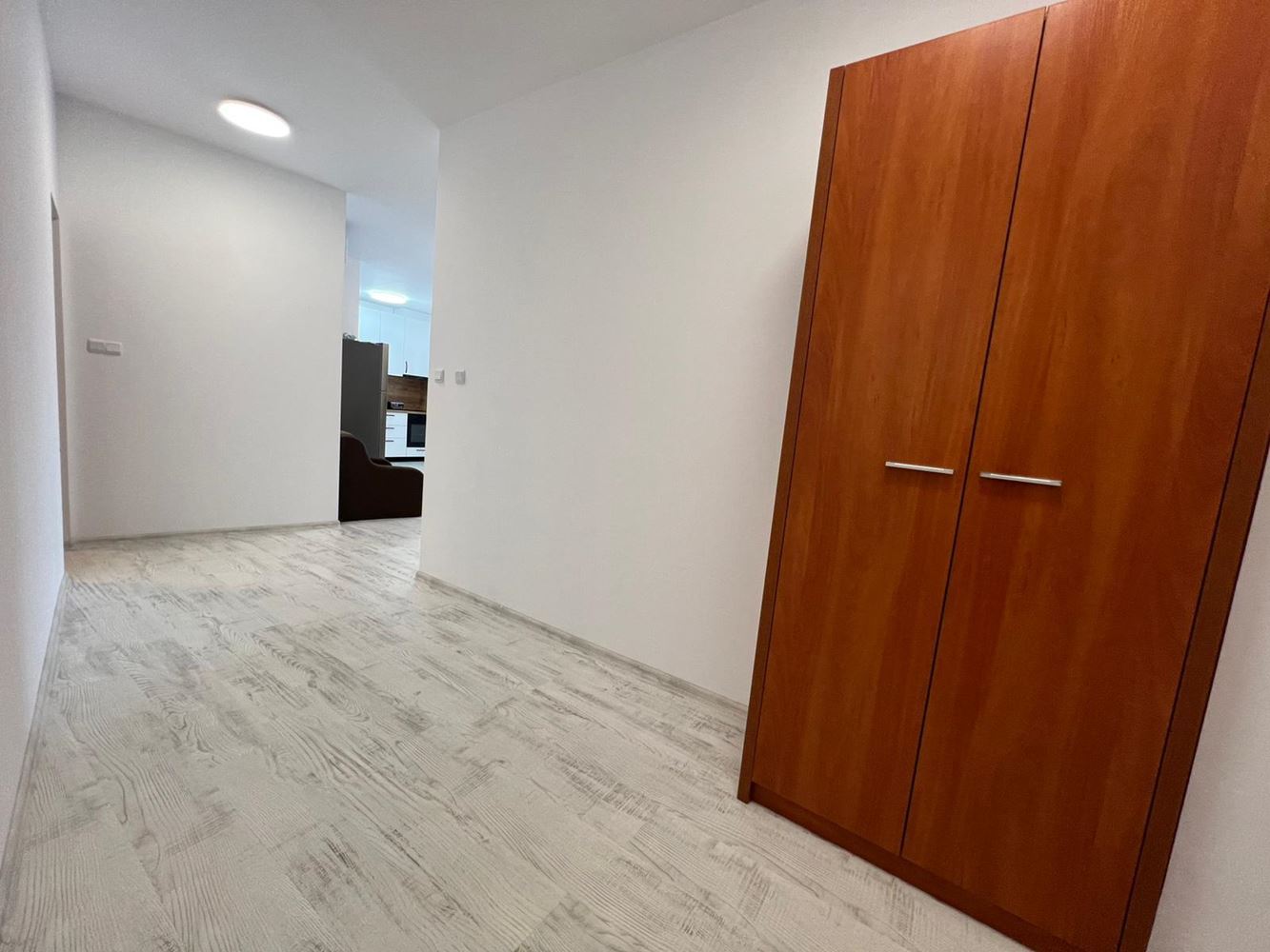 Großzügige Drei-Zimmer-Wohnung (Apartment mit zwei Schlafzimmern) mit großer Terrasse und Parkplatz in Sozopol – nahe Harmani-Strand
