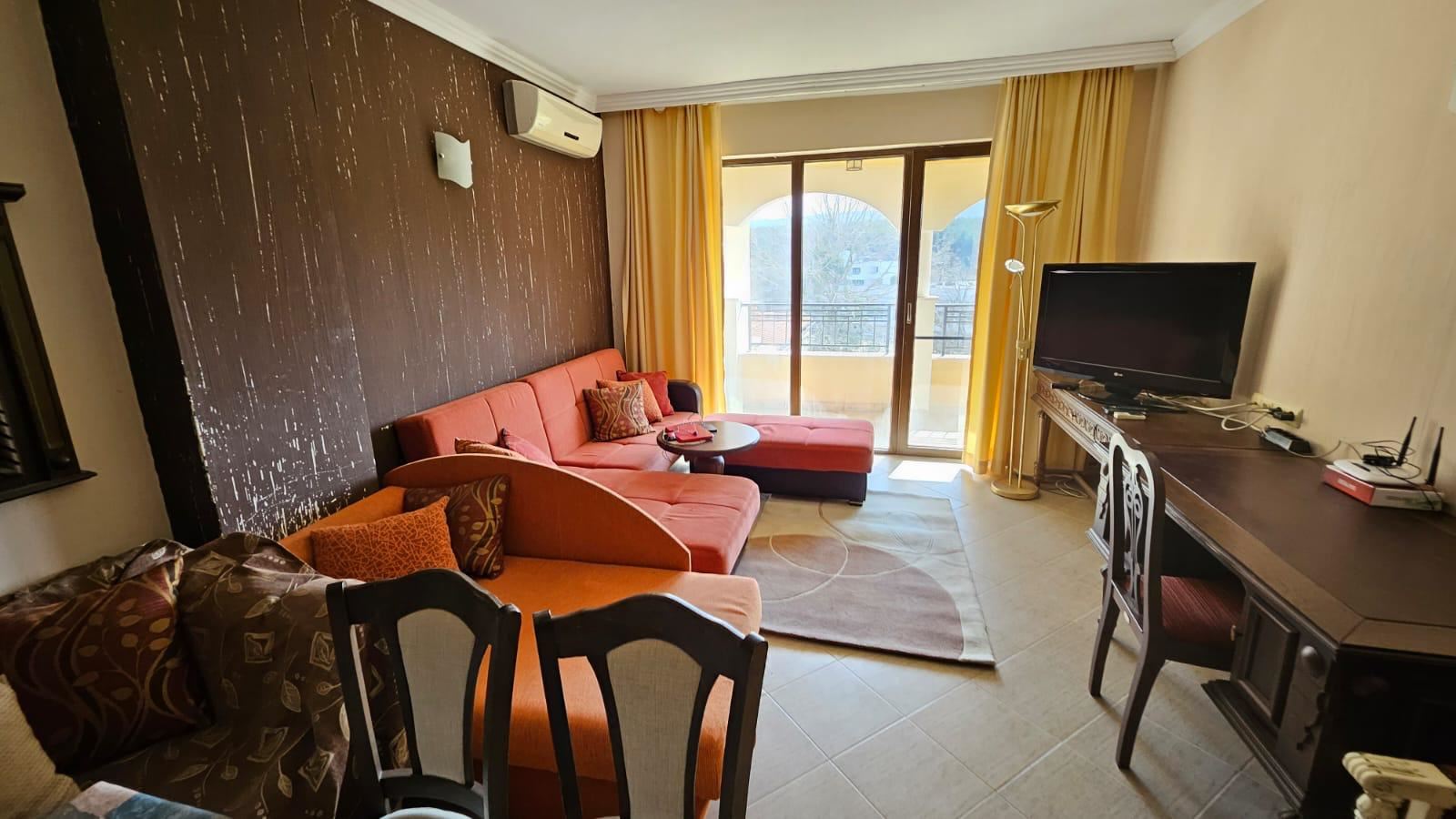 Geräumige Einzimmerwohnung in erster Meereslinie in Zarewo mit vollständiger Möblierung