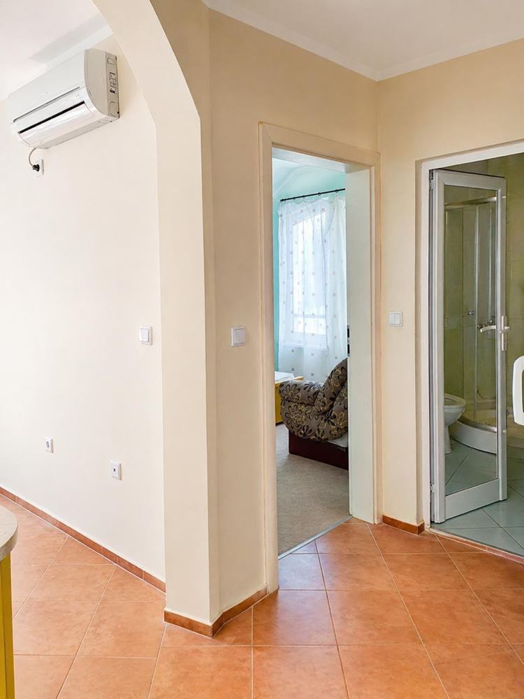 Wohnung mit zwei Schlafzimmern in erster Linie in Pomorie mit beeindruckendem Meerblick
