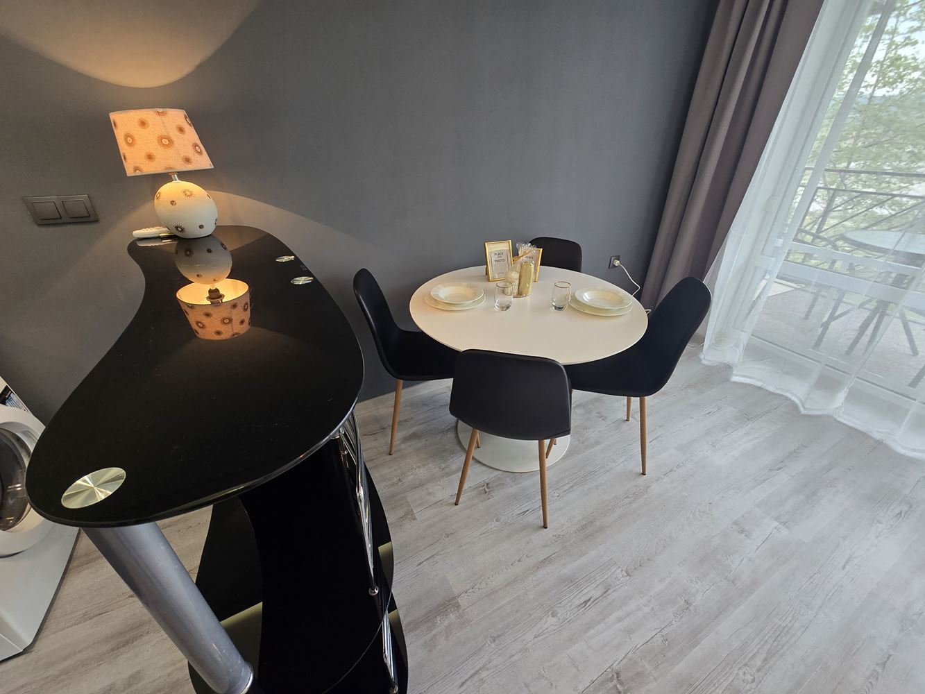 Modernes Studio mit neuer Renovierung und ruhigem Ausblick – ein perfekter Ort zur Erholung am Sonnenstrand